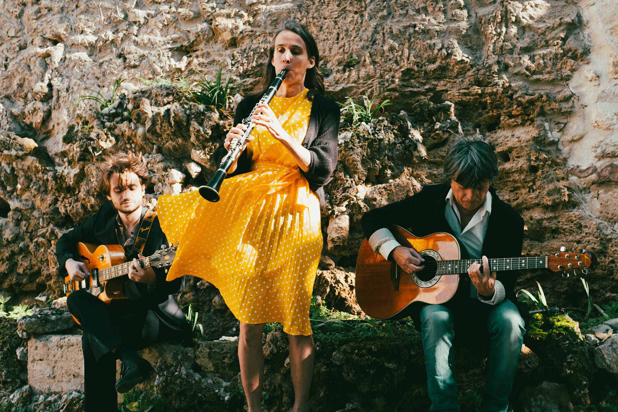 Groupe de musique La Belle Epoque Swing Jazz (34) avec clarinette, chant et deux guitares.